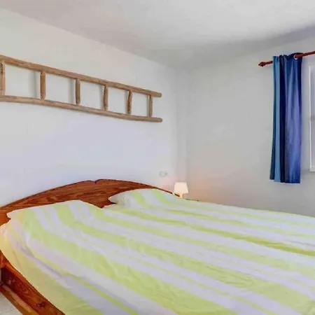 Duo First Line Sleeps 7 People Apartment